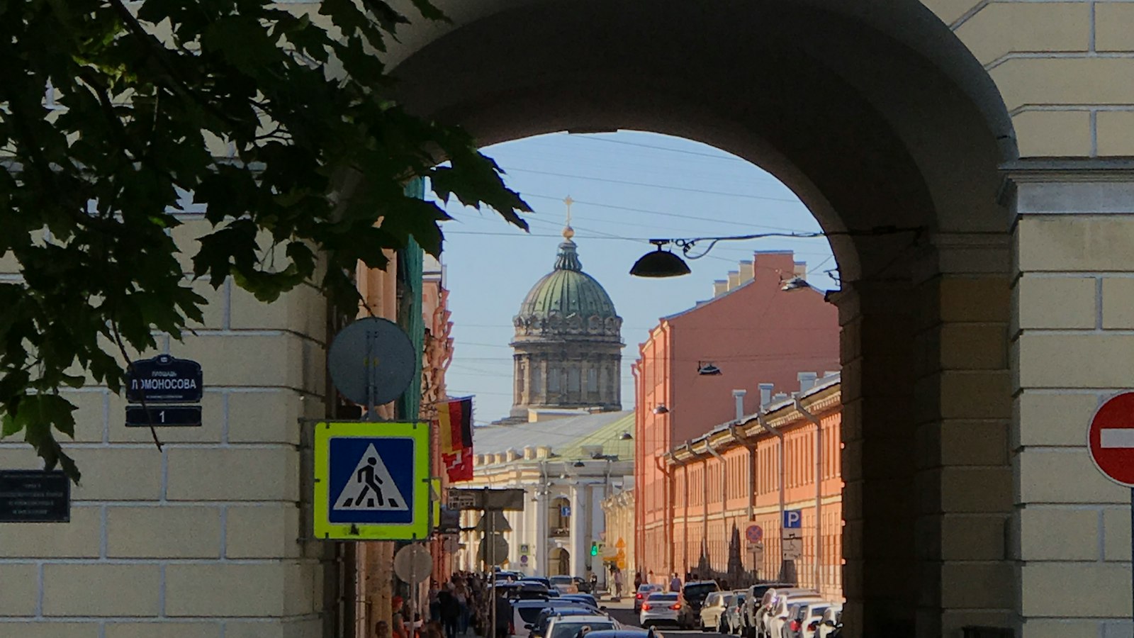1. Укупорка (corking)
2. Снится (to⁣ dream)
3. Чему (what)
4. К (to)
5. (sneak - anagram of снится)